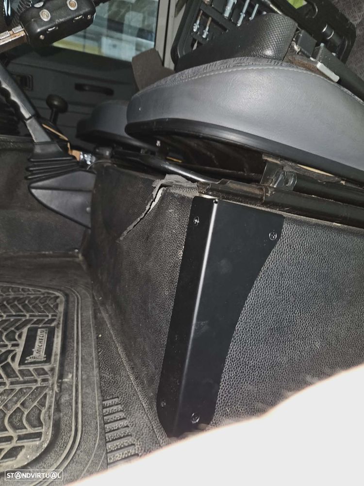 Land Rover Defender 90 2.5 TD5 Metal Top - 8