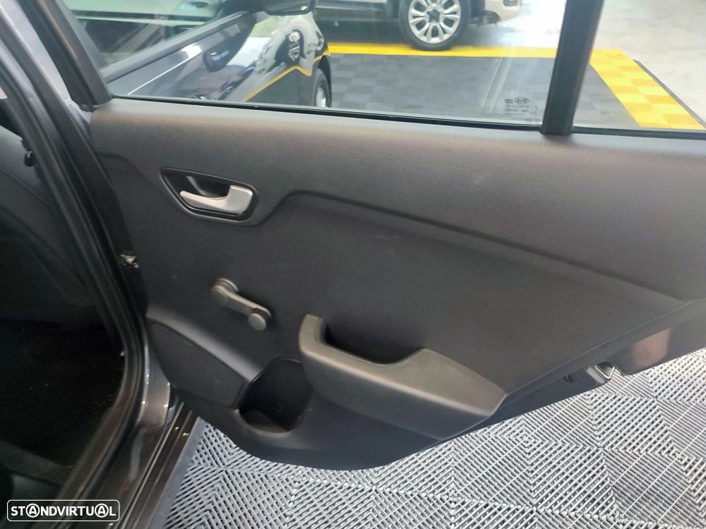 Kia Rio 1.4 CRDi 90 Platinum Edition - 47