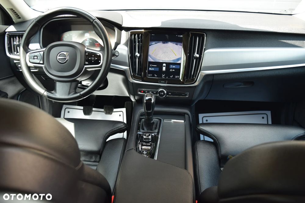 Volvo V90 D3 Momentum Pro - 40