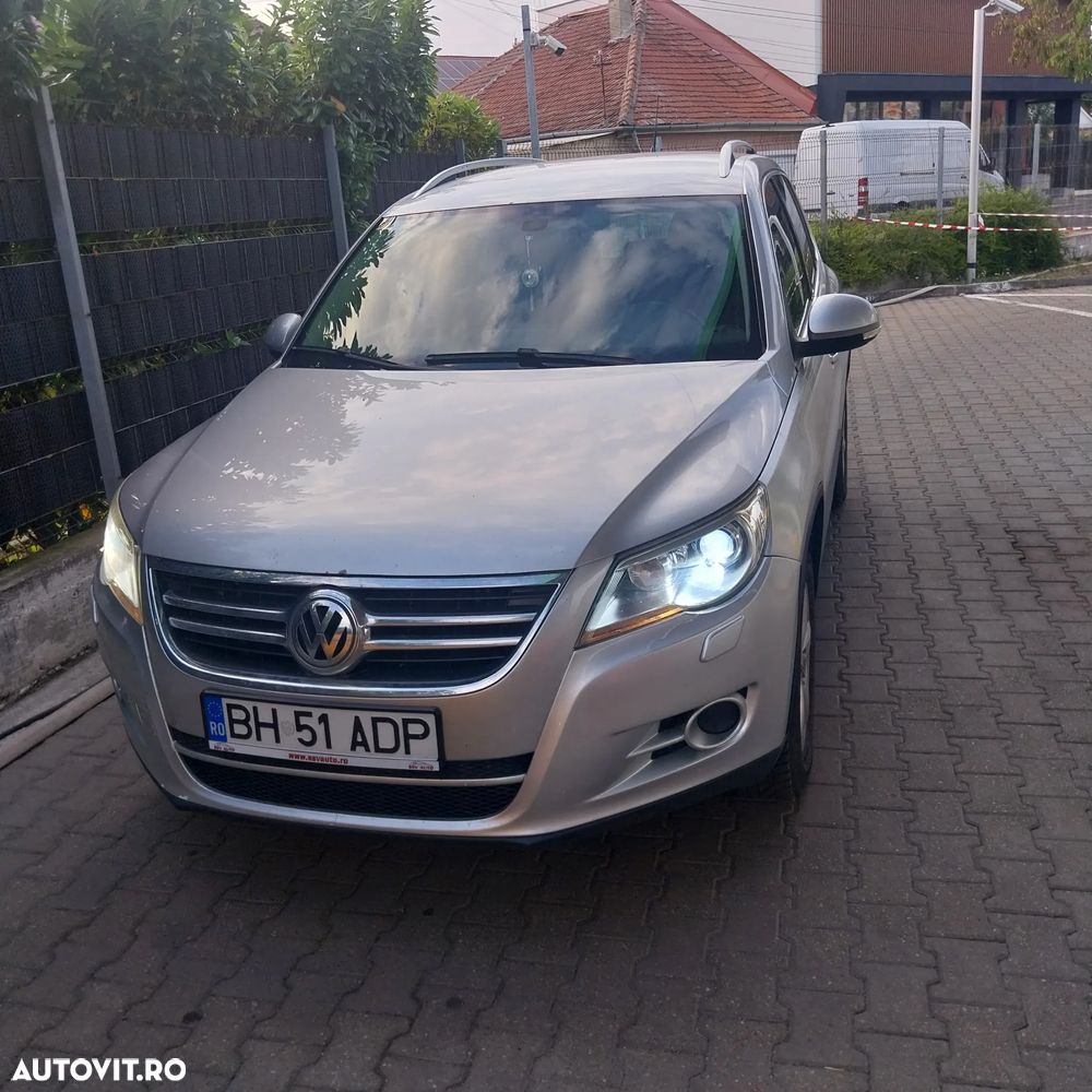 Volkswagen Tiguan - 1