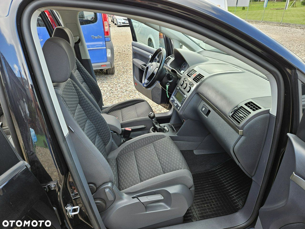 Volkswagen Touran - 10