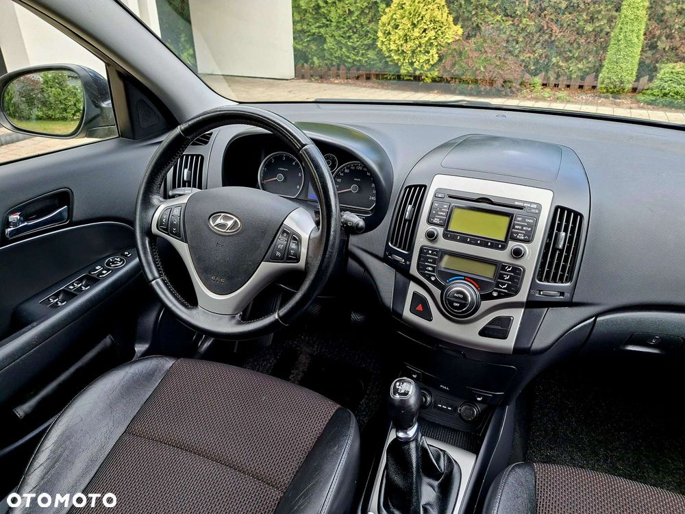 Hyundai i30 i30cw 1.6 CRDi FIFA WM Edition - 13