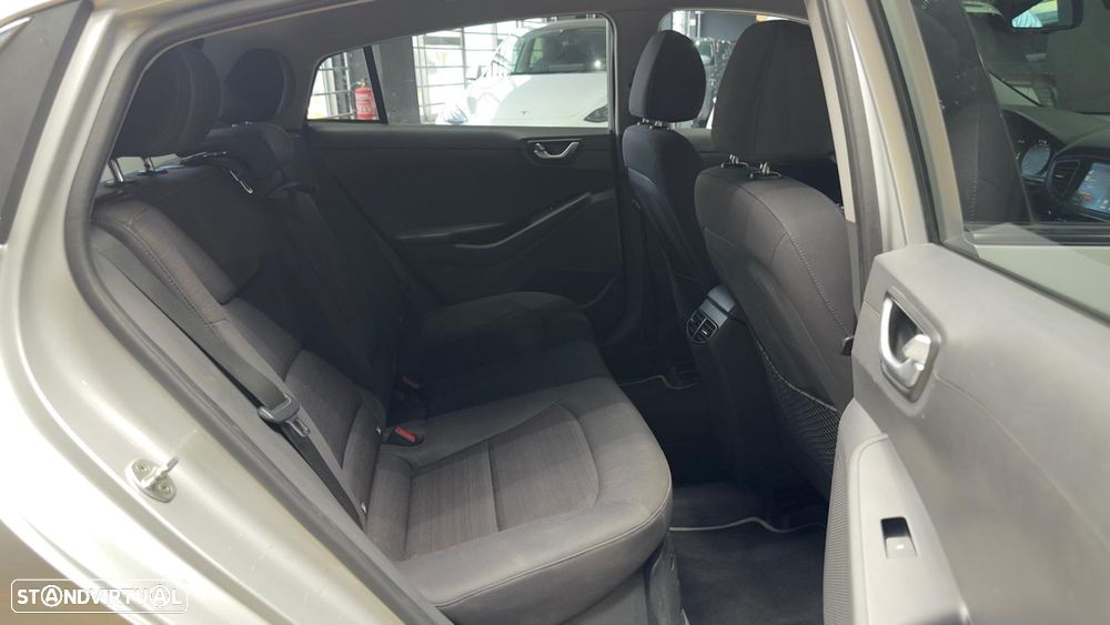 Hyundai Ioniq 1.6 GDI HEV Hybrid Tech - 32