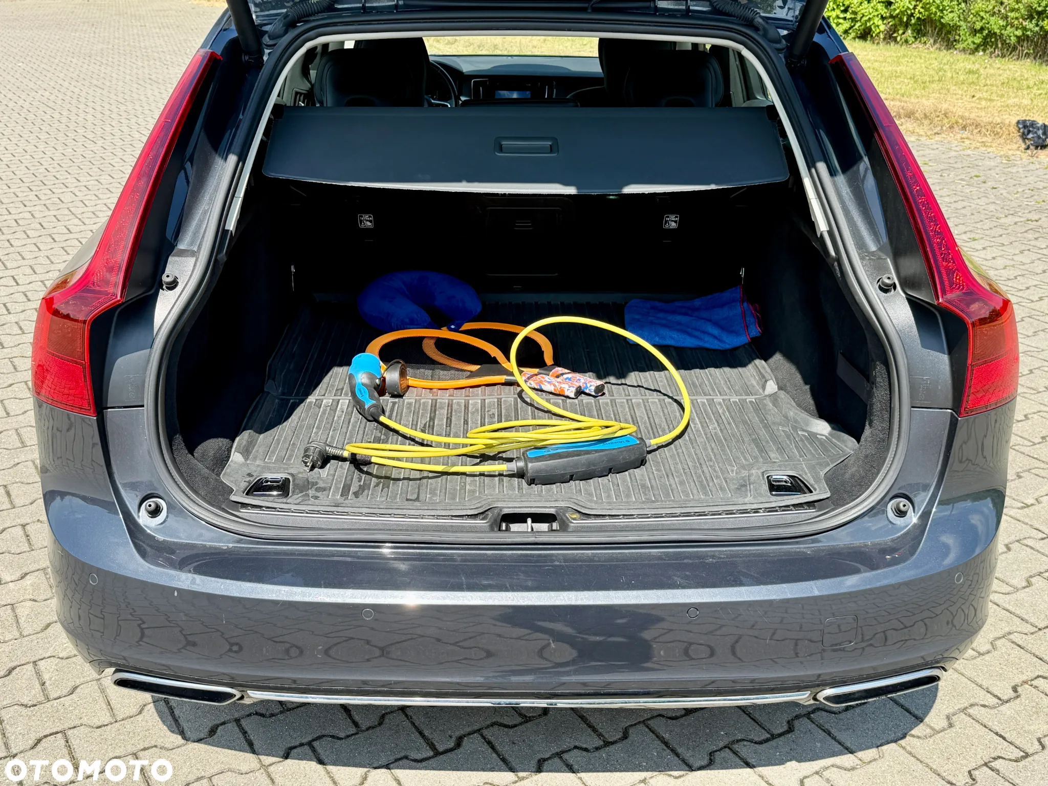 Volvo V90 T8 AWD Plug-In Hybrid Momentum Pro - 23