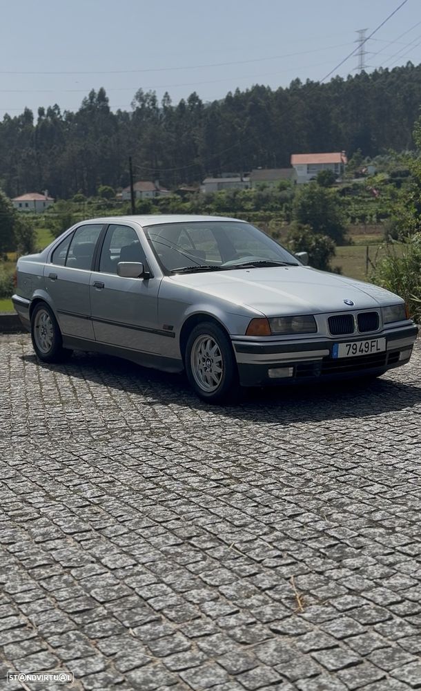 BMW 318 iS - 2
