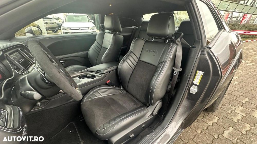 Dodge Challenger - 8