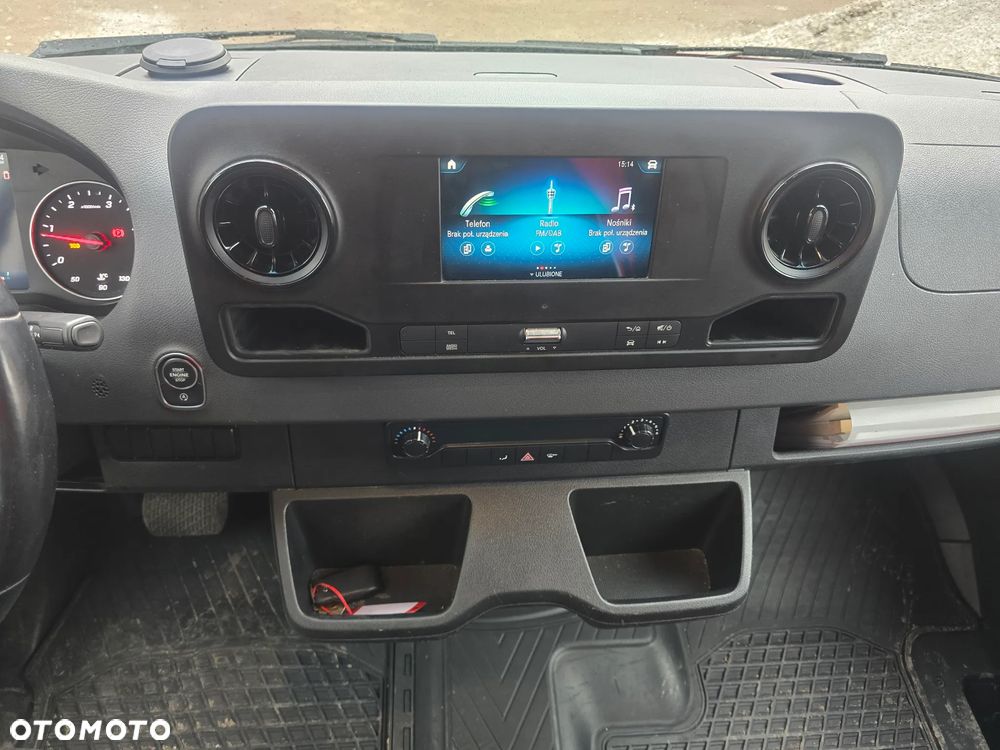 Mercedes-Benz Sprinter 907 - 15