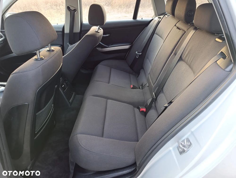 BMW Seria 3 318d DPF Edition Exclusive - 32