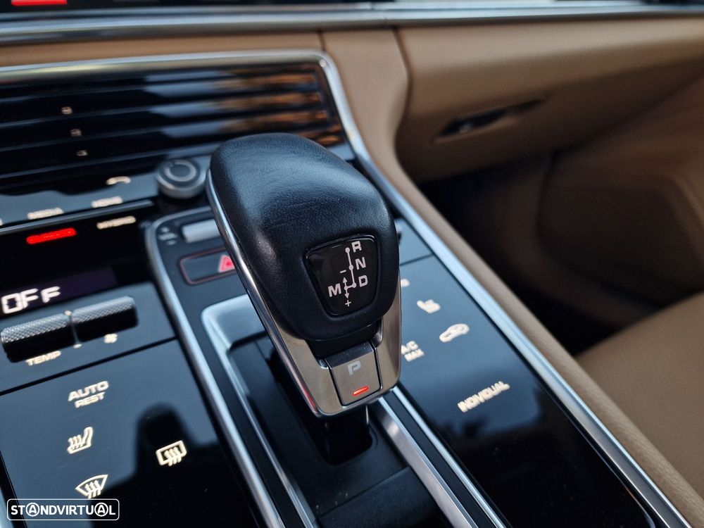 Porsche Panamera 4 E-Hybrid Edition 10 Anos - 27