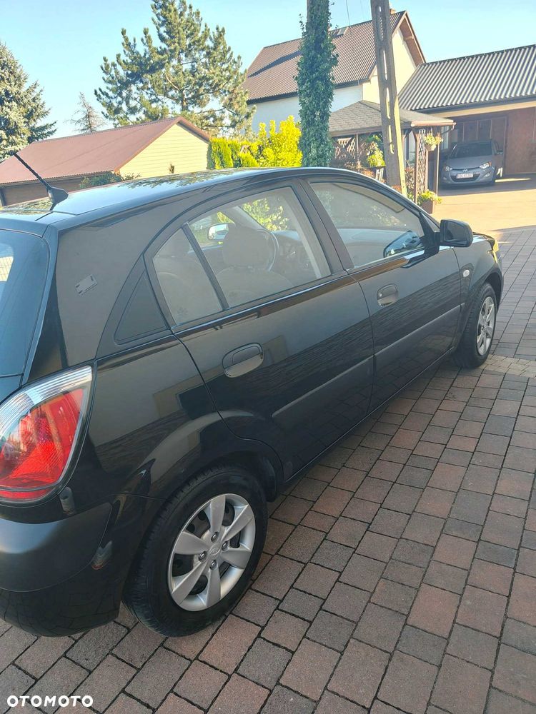 Kia Rio - 4