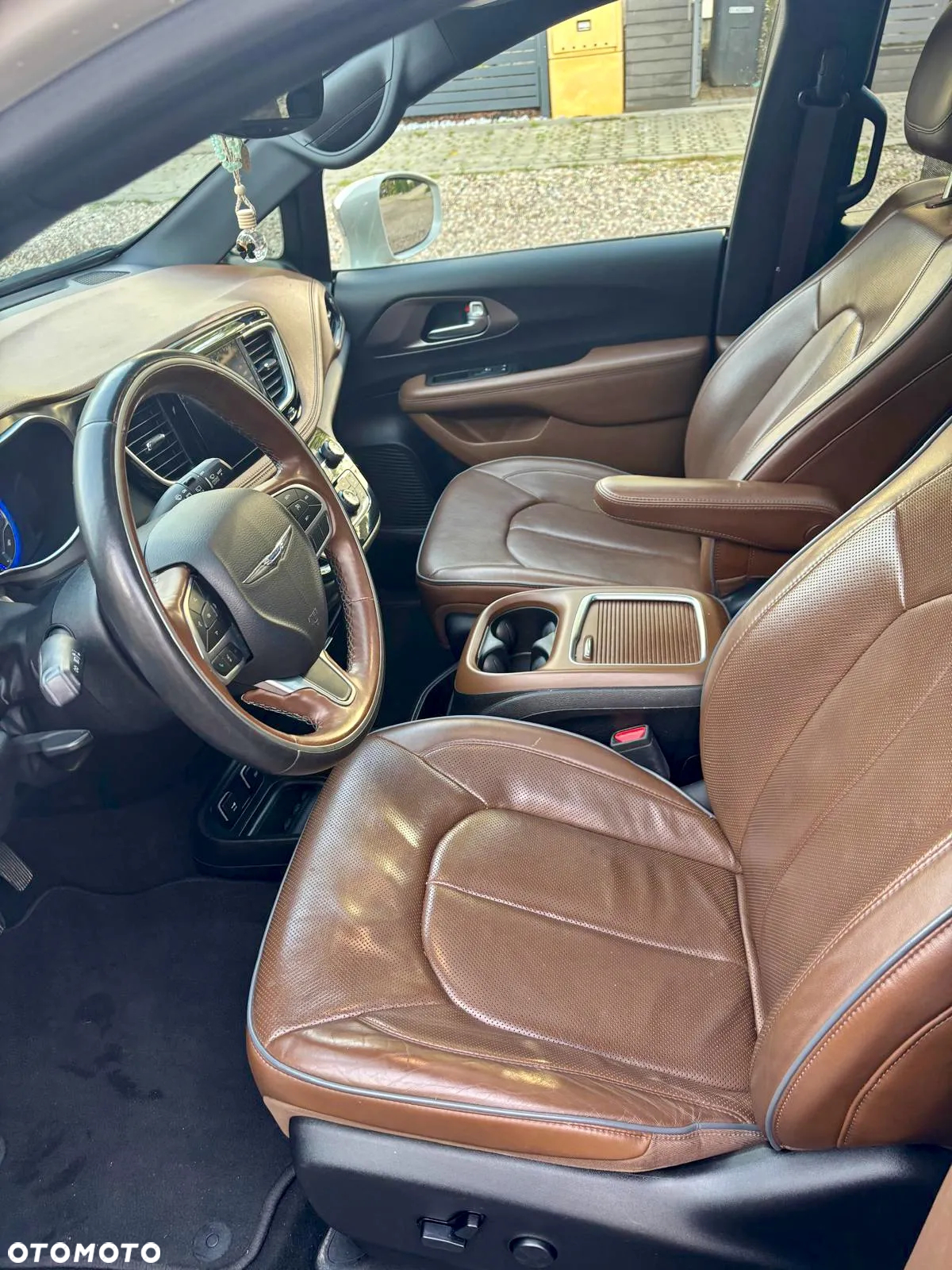 Chrysler Pacifica - 16