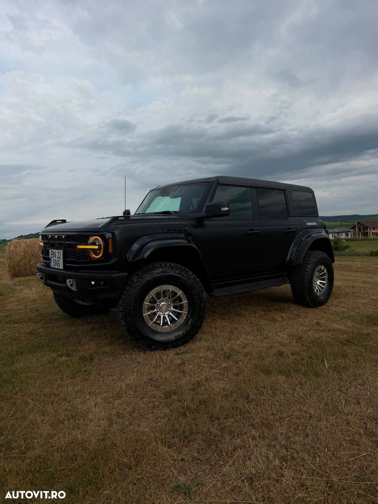 Ford Bronco - 7
