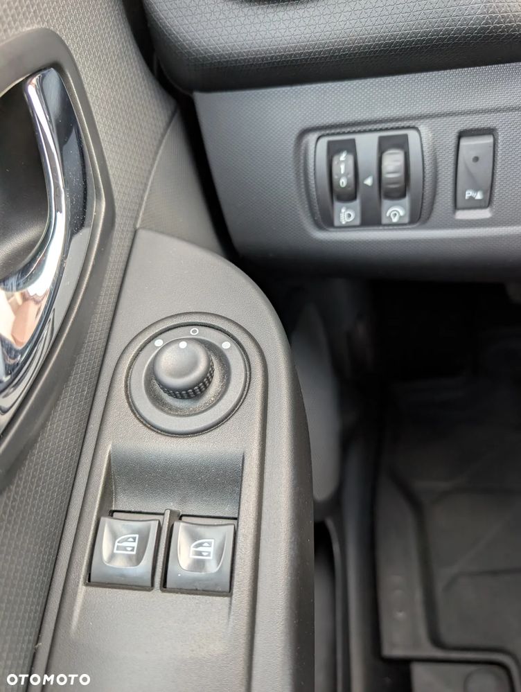 Renault Clio 1.2 16V Zen - 30