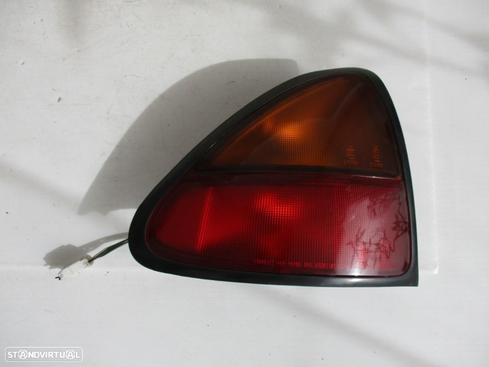 Farol Farolim Mazda 323F 3 portas Esquerdo - 1