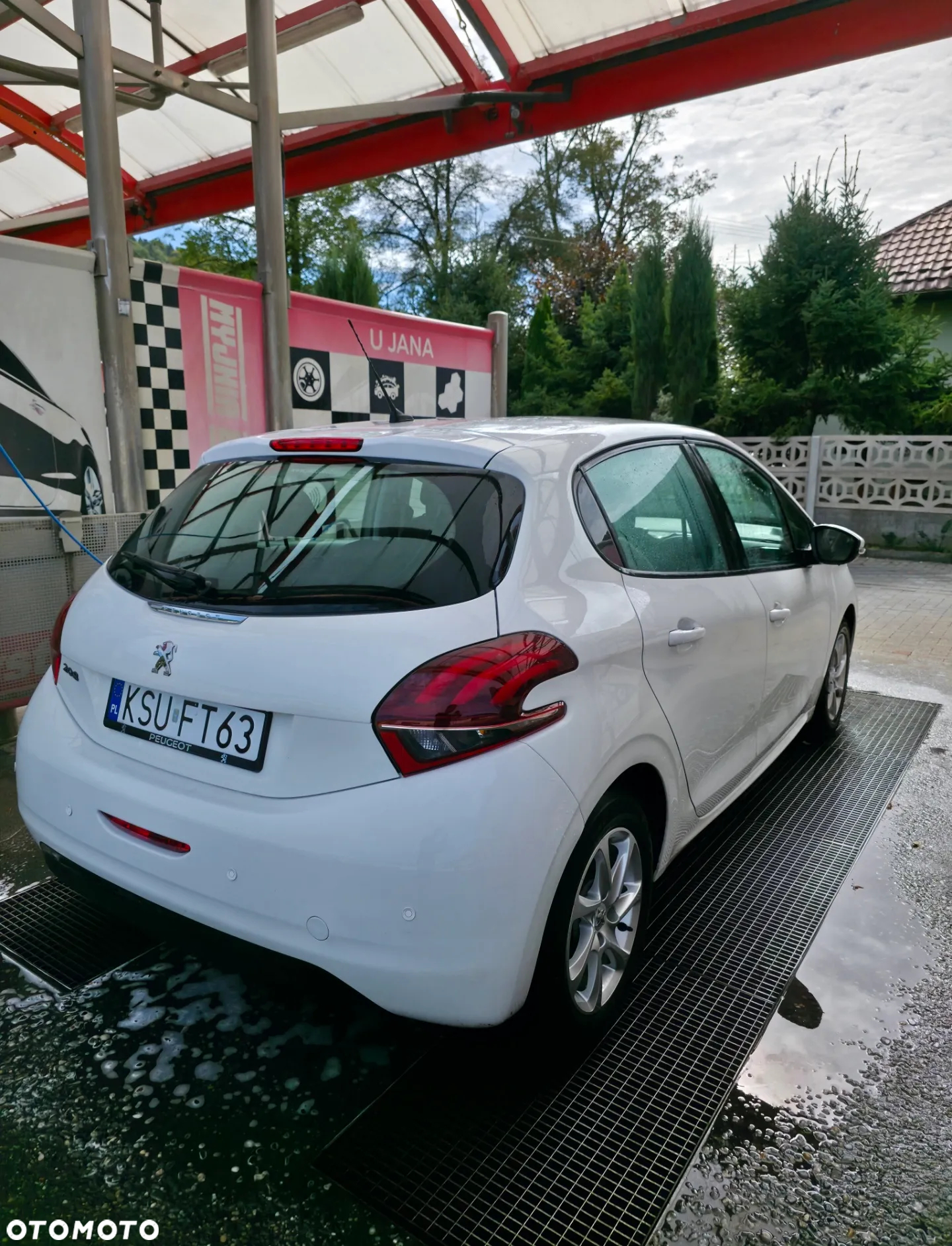 Peugeot 208 1.6 BlueHDi Allure S&S - 6