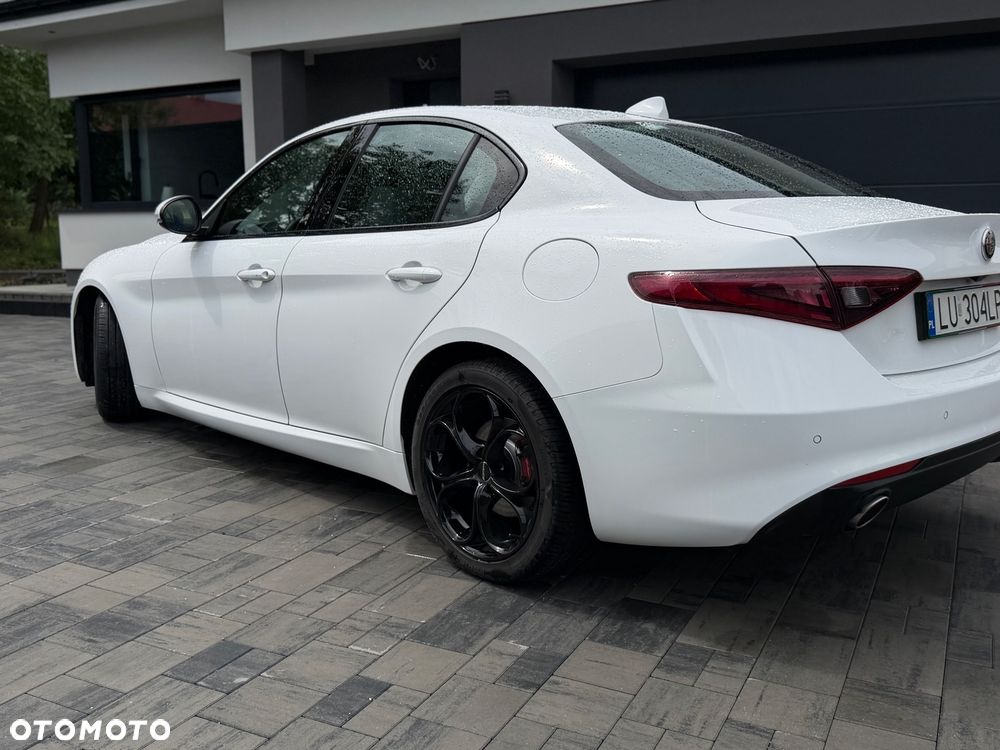 Alfa Romeo Giulia - 10