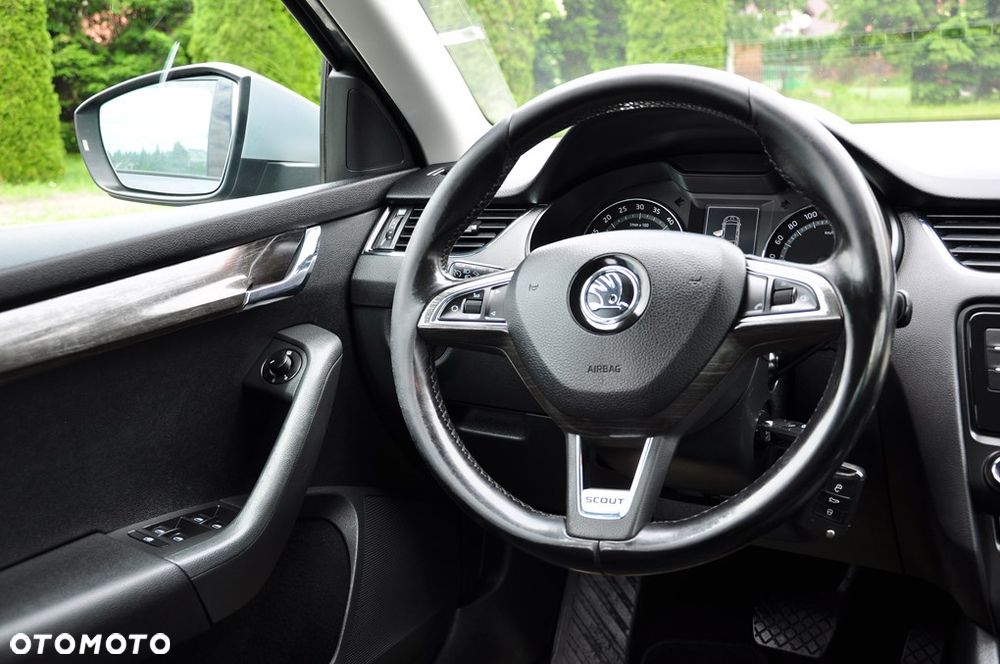 Skoda Octavia 2.0 TDI 4x4 DSG Scout - 32