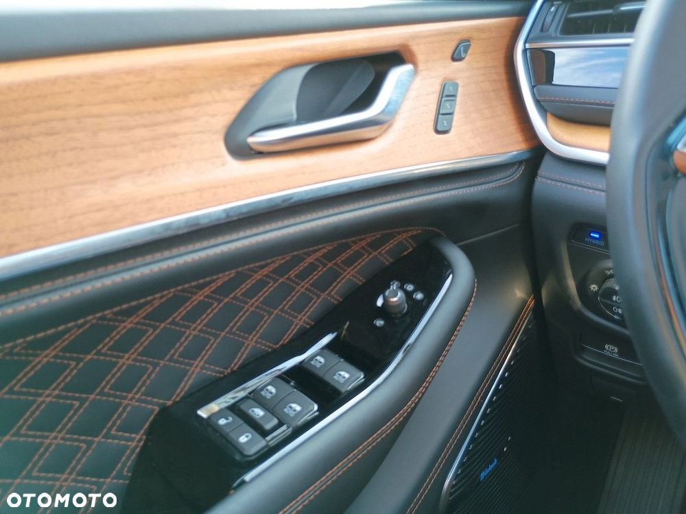 Jeep Grand Cherokee - 30