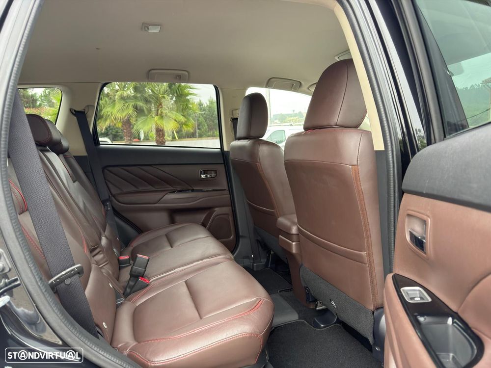 Mitsubishi Outlander 2.0 Instyle Navi - 14