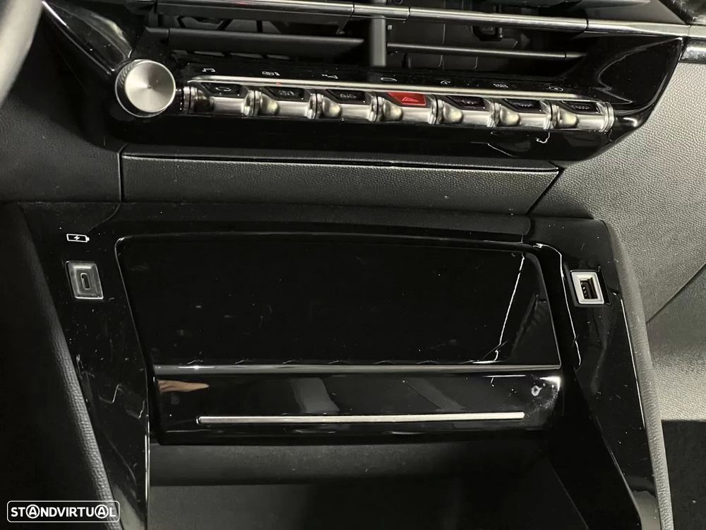 Peugeot e-2008 50 kWh Allure - 43