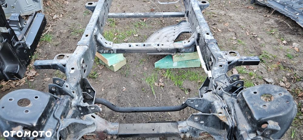 RAM 1500 V 5 2019- 4X4 5.7 HEMI QUAD CAB 1,5 Big Horn Rama samonośna Podwozie Poduszka ramy Osłona zbiornika Obudowa 52029964ac Przewód hamulcowy pompy ABS Instalacja ramy Wiązka kable Ucho Hak przedni Mocowanie 68323651AA 68323650AA - 4