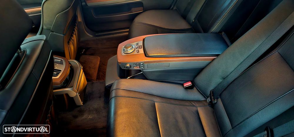 BMW 740 Li - 16