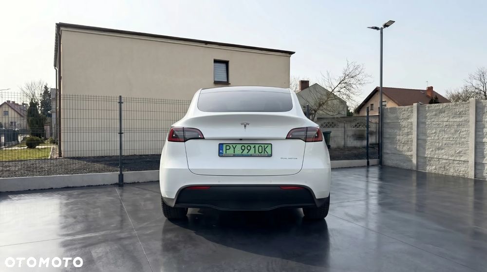 Tesla Model Y - 11
