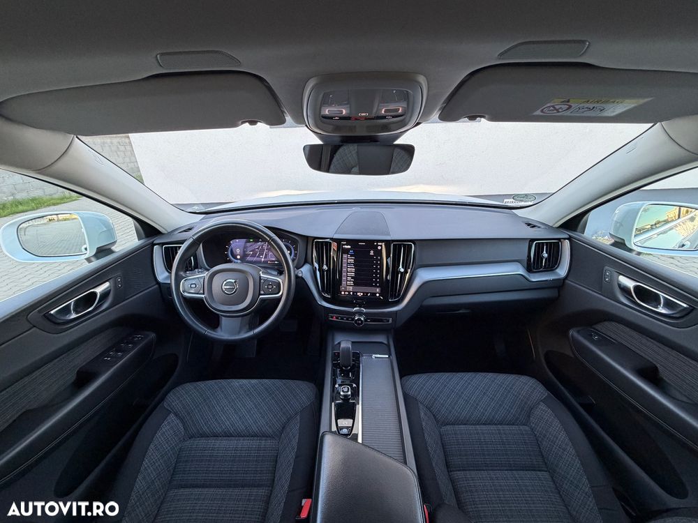 Volvo XC 60 B4 MHEV AWD Momentum Pro - 11
