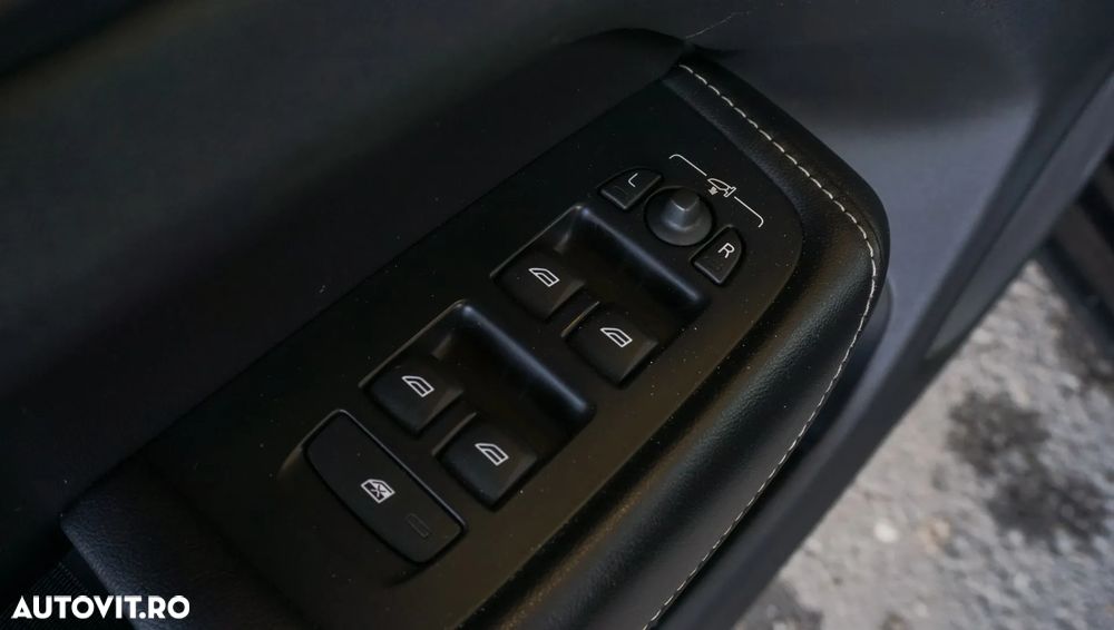 Volvo XC 60 D5 AWD R-Design - 22