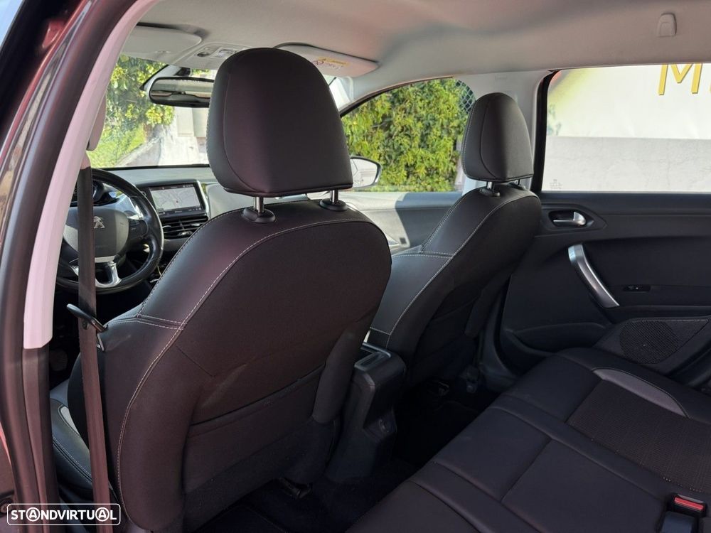 Peugeot 2008 1.2 PureTech Allure - 14