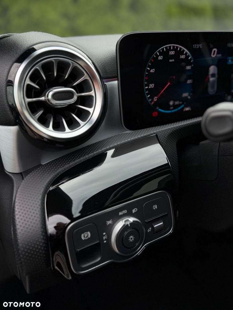 Mercedes-Benz Klasa A 200 AMG Line 7G-DCT - 23