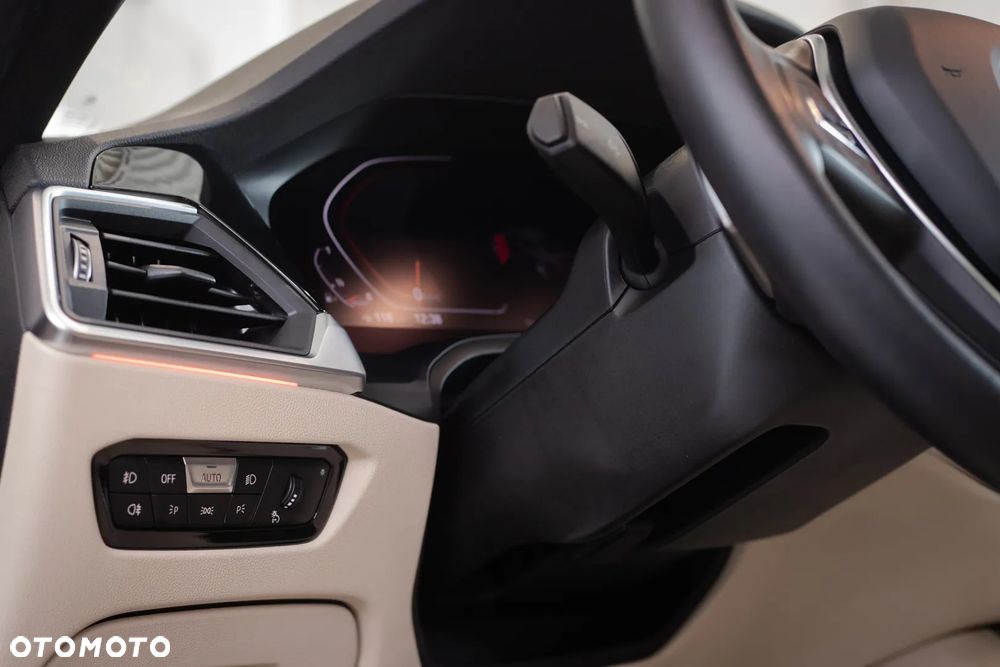 BMW Seria 3 330i xDrive - 26