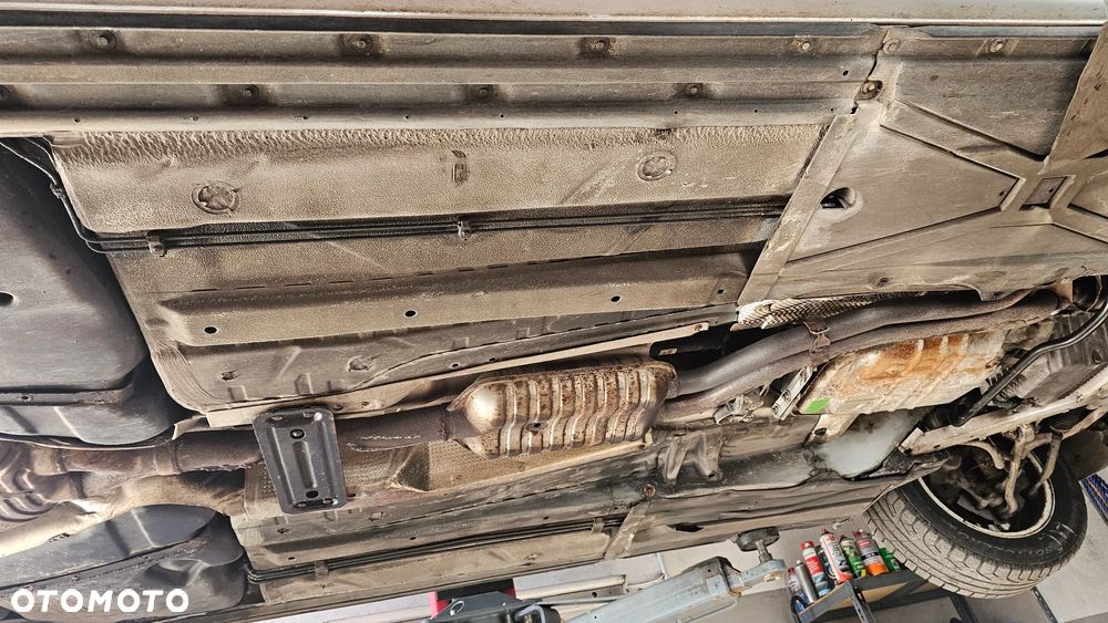 BMW Seria 5 523i - 6