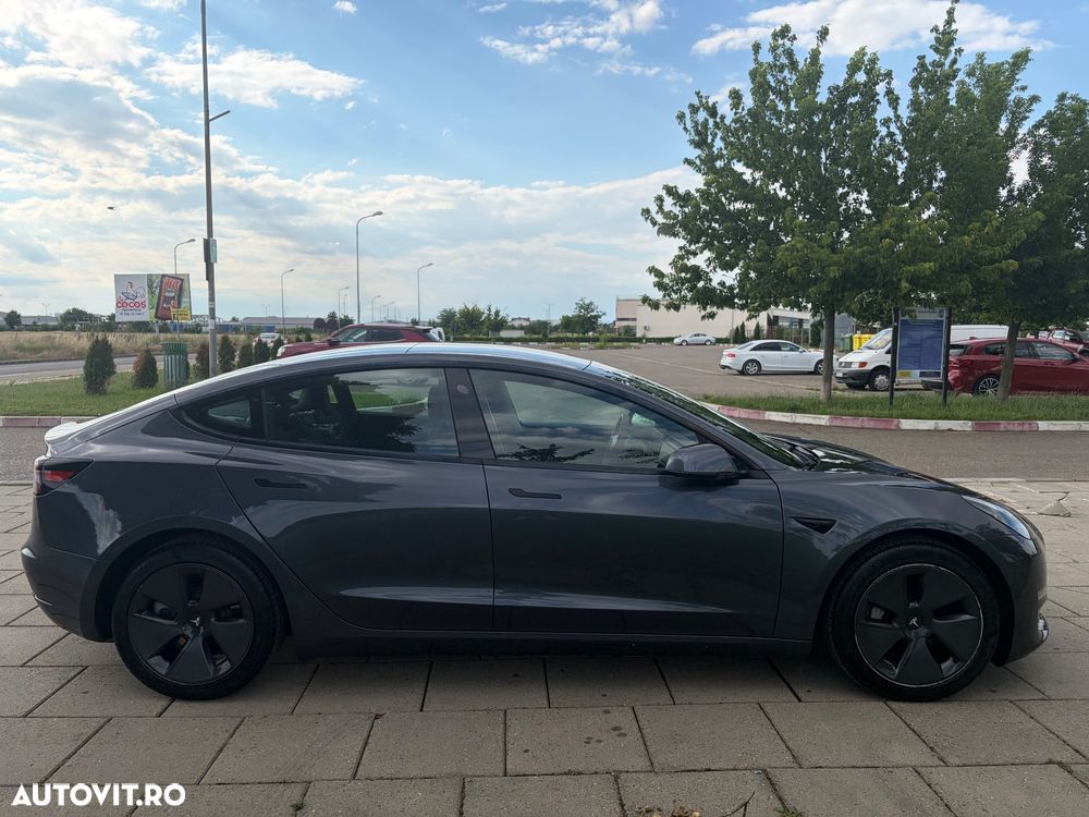 Tesla Model 3 - 4