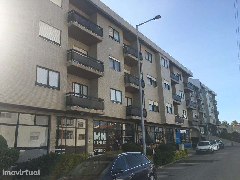 Lugar de Garagem - Rua do Palacete - Serzedo - Grande imagem: 2/5