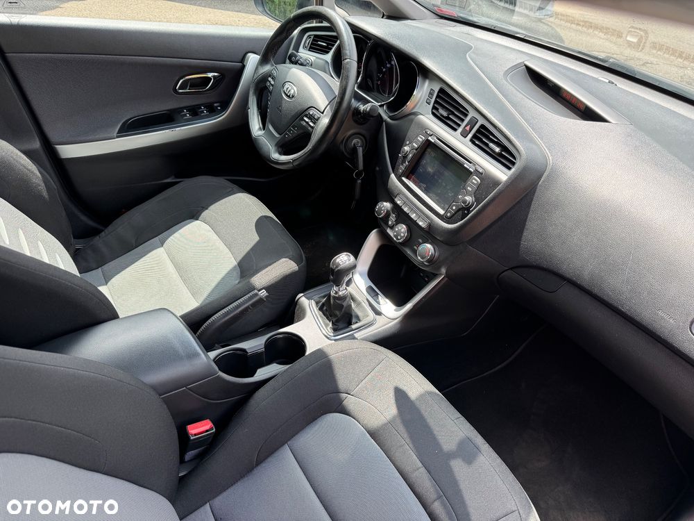 Kia Ceed 1.6 CRDi 128 ISG Fifa World Cup Edition - 21