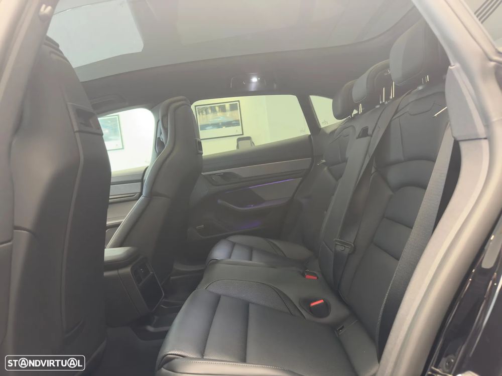 Porsche Taycan Cross Turismo 4 - 36