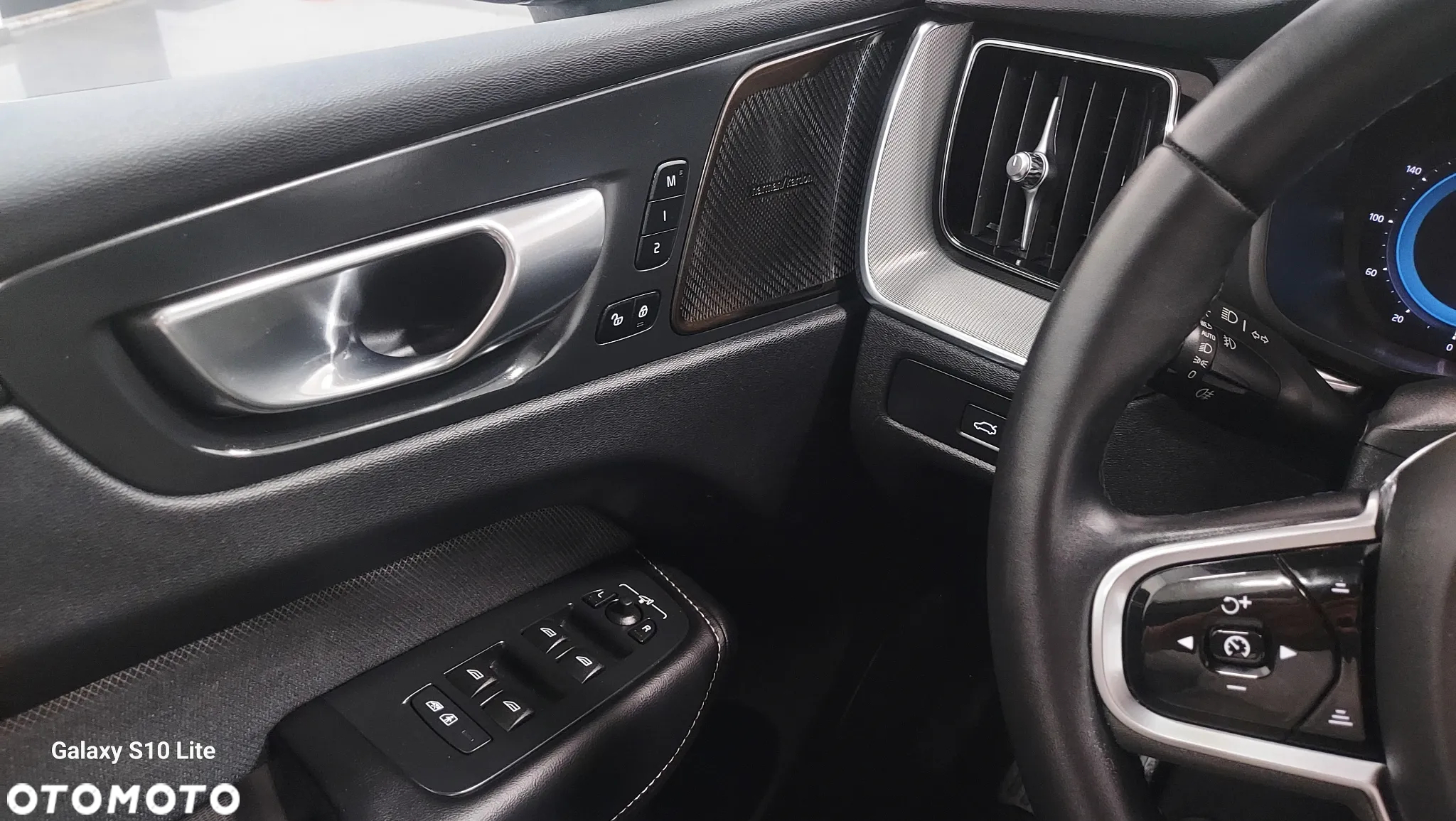 Volvo XC 60 B4 D AWD Plus Dark - 23