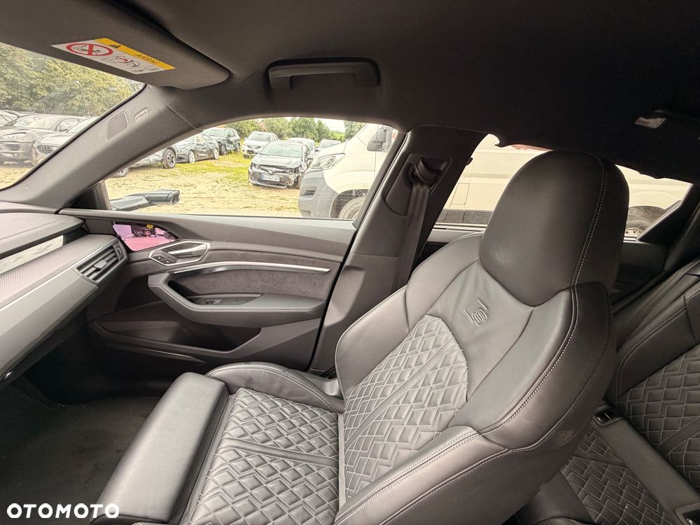 Audi Q8 Sportback e-tron 55 quattro S line - 33