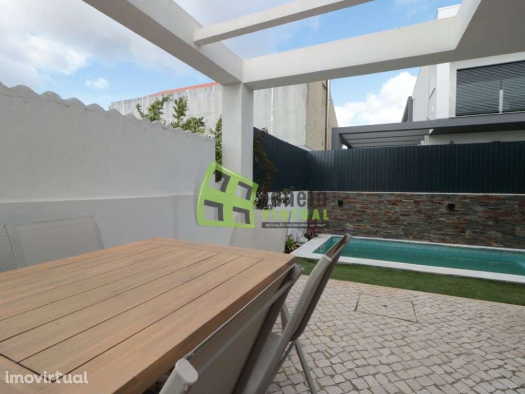 Moradia Geminada T3 com Piscina - Fernão Ferro - Grande imagem: 2/20