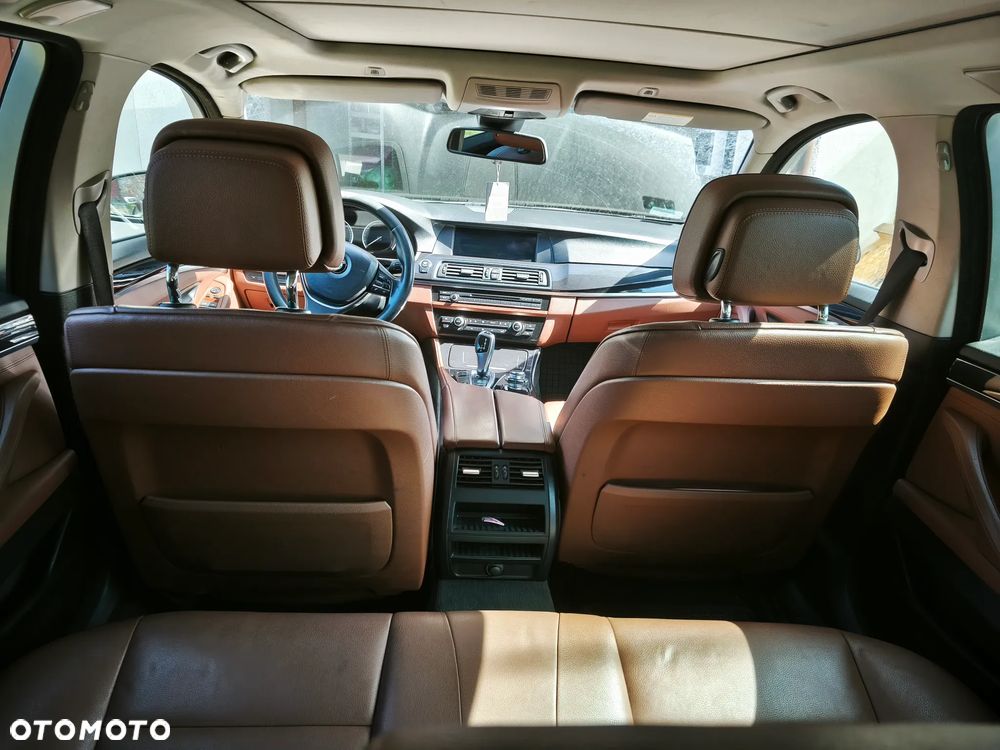 BMW Seria 5 525d Touring - 14