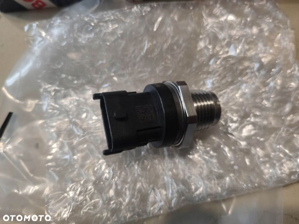 CZUJNIK CIŚNIENIA PALIWA IVECO MAN VOLVO RENAULT OPEL 0281002937 - 2