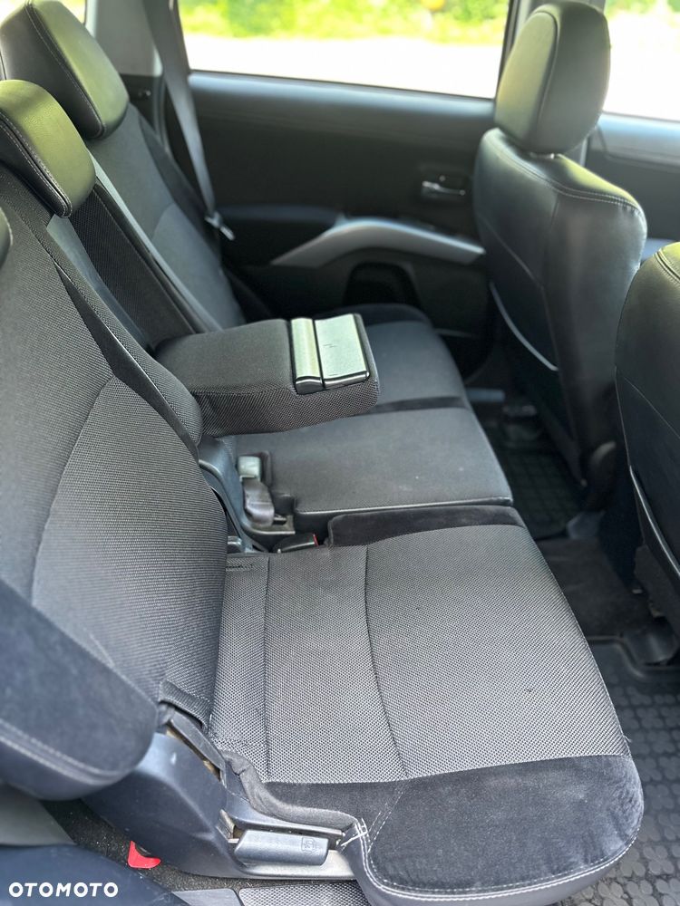 Mitsubishi Outlander 2.0 DID Intense + SE - 11