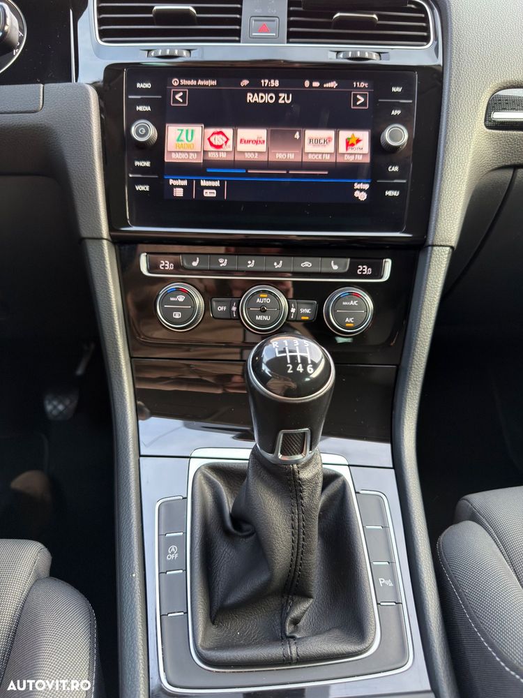 Volkswagen Golf 2.0 TDI Highline - 28