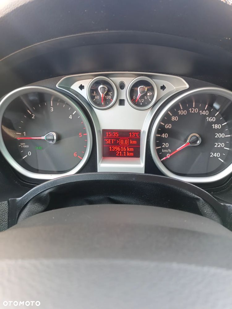 Ford Kuga - 12