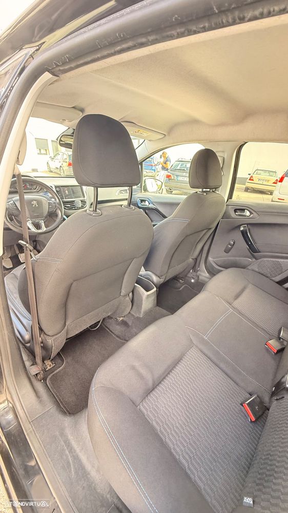 Peugeot 208 1.2 PureTech Style - 17
