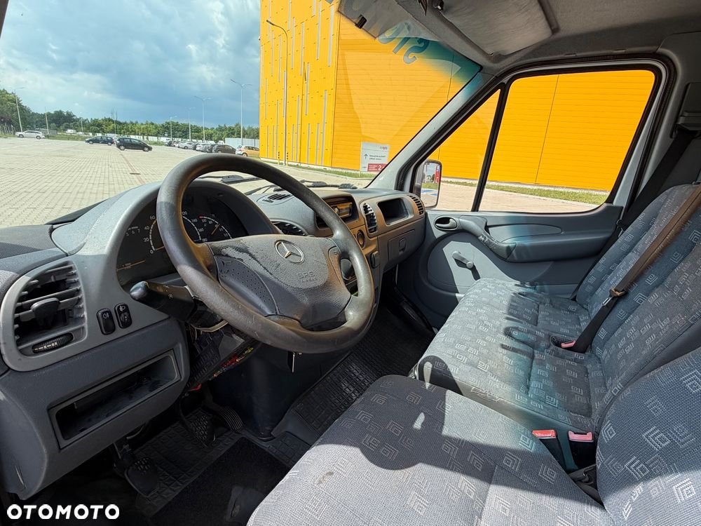 Mercedes-Benz Sprinter - 24
