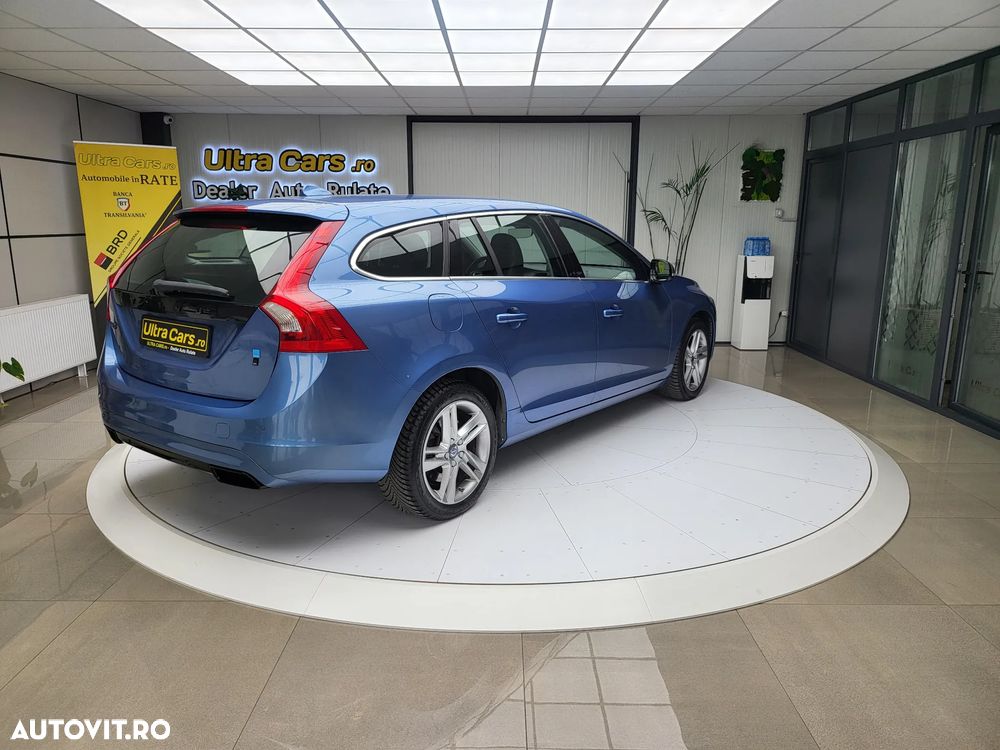 Volvo V60 D6 Plug-In-Hybrid AWD Geartronic Momentum - 6