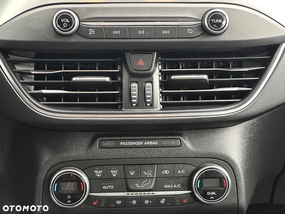 Ford Focus 1.0 EcoBoost Titanium X - 23