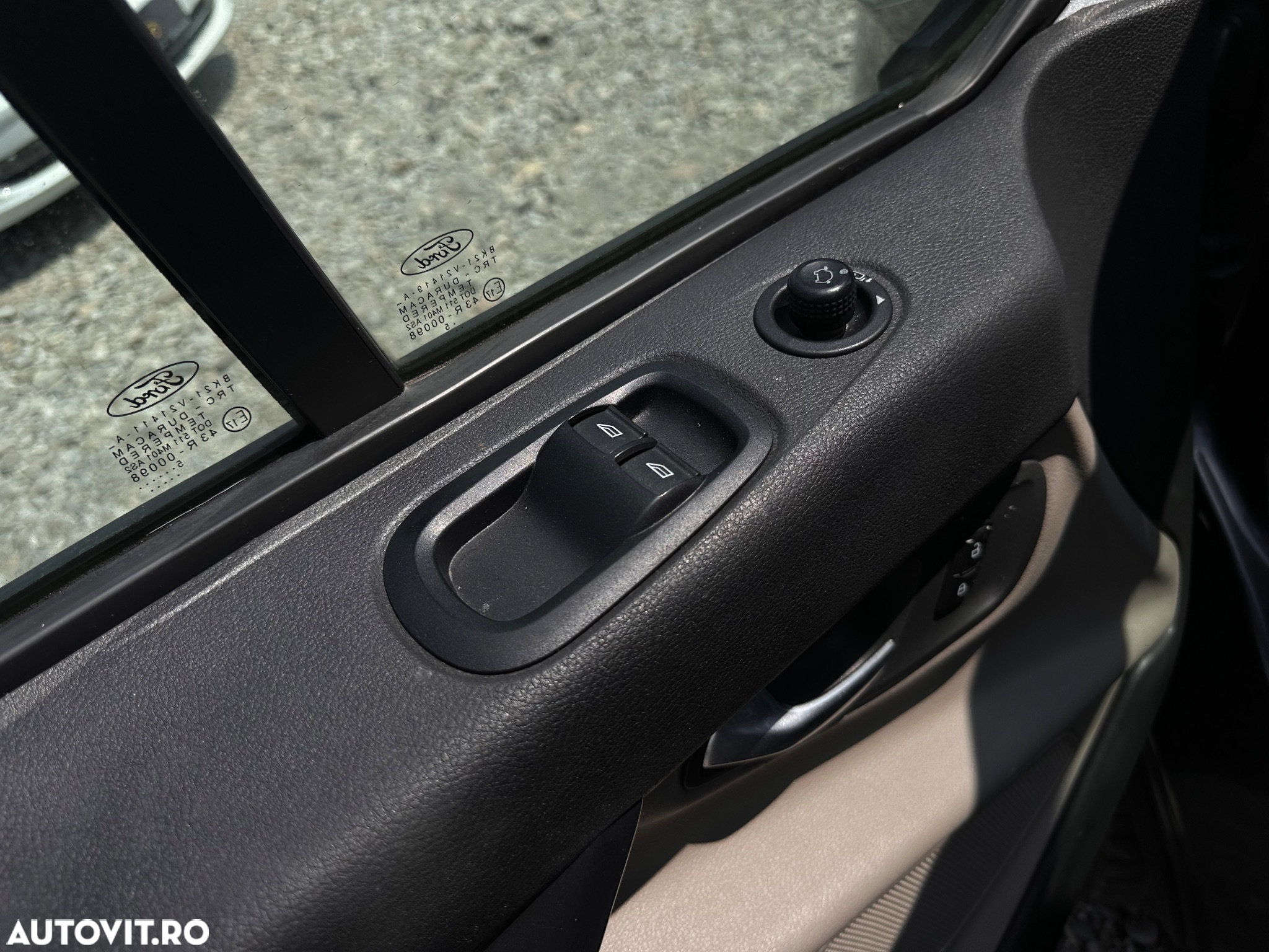 Ford Tourneo Custom 300 L2H1 VA Titanium - 11